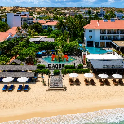 Le Aqua Resort & Spa Phan Thiet - Swiss Village Resort & Spa Отели рядом с достопримечательностью «Центральный пляж Муйне»