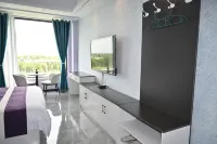 Fu Xiang Hotel (Jiaodong International Airport Branch) - Condos