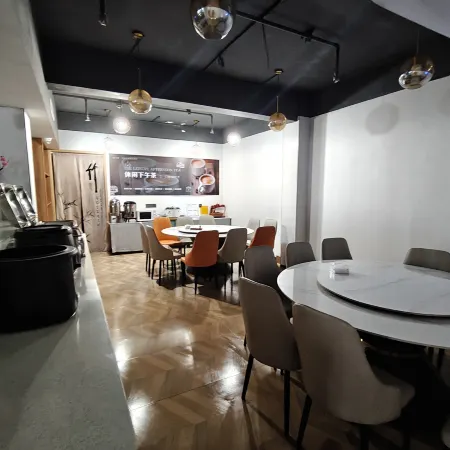 Jingfang E-Sports Hotel (Hangzhou Jiande Xin'an River)