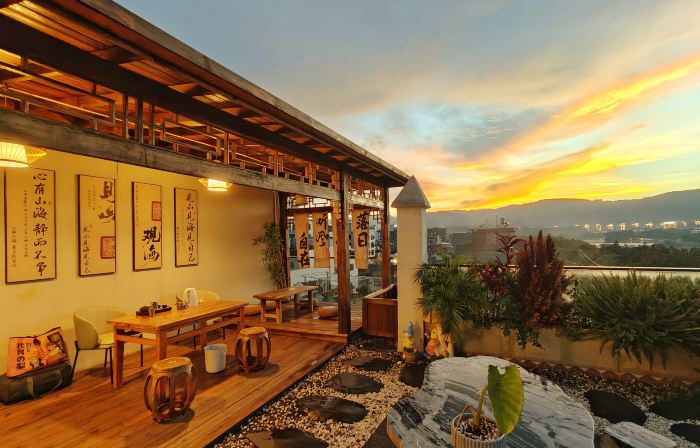 Maitreya Huxi Man Hot Spring Homestay (Huquan Water Town Tourist Resort Scenic Area Branch)