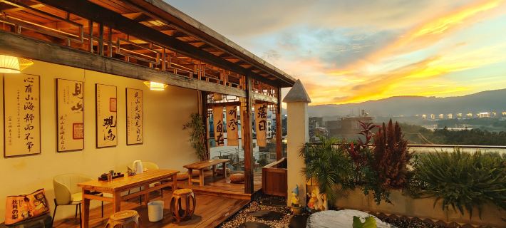 Maitreya Huxi Man Hot Spring Homestay (Huquan Water Town Tourist Resort Scenic Area Branch) Hotels in Mile City