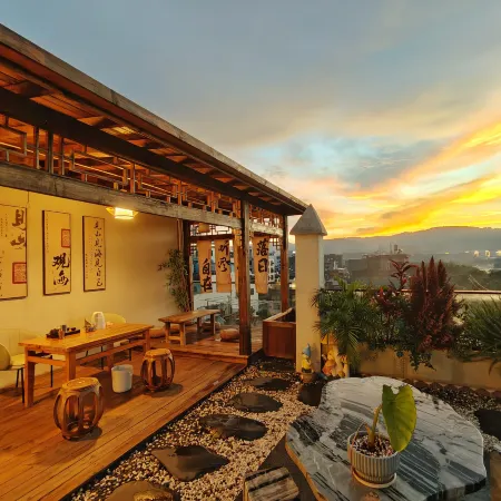 Maitreya Huxi Man Hot Spring Homestay (Huquan Water Town Tourist Resort Scenic Area Branch) Отели в г. Миле