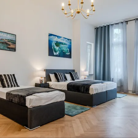 Grand Living Apartment 150m2  10 Guests 2 Bathrooms Kurfürstendamm