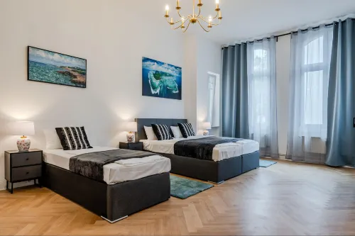 Grand Living Apartment 150m2  10 Guests 2 Bathrooms Kurfürstendamm - เปิดใหม่
