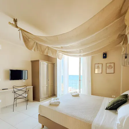 Palazzo Russo Suite & Apartments