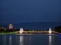 Jinghe Qieman · New Chinese Aesthetic Guesthouse - غرفة مطلة على الجبل