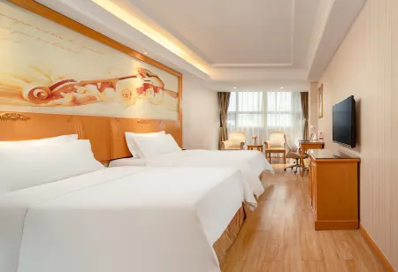 Vienna Hotel (Shenzhen Fuyong Metro Station)