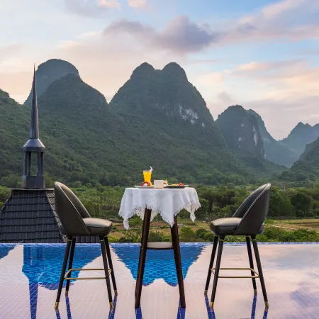 Yangshuo Yulong River Castle