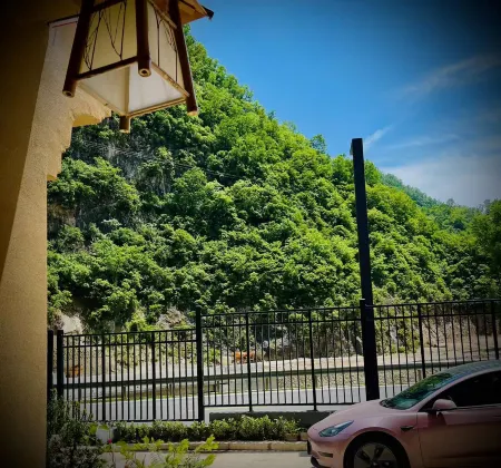 Shanshe Xiaoyuan Homestay Отели рядом с достопримечательностью «First Draftage of Zhashui Canyon»