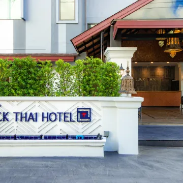 Luck Thai Hotel Отели рядом с достопримечательностью «Ворота Тхапе»