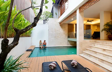 Villa Kayu Raja Отели рядом с достопримечательностью «Храм Масчети»