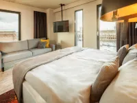 Holiday Inn - the niu, FENDER AMSTERDAM by IHG Hotels near AMOLF