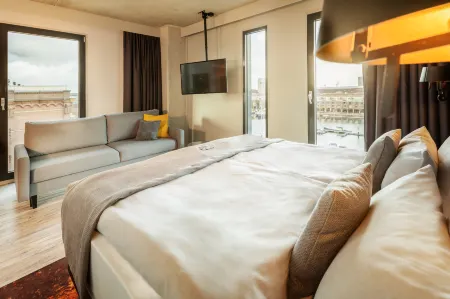 Holiday Inn - the niu, Fender Amsterdam Отели рядом с достопримечательностью «Мост Питон»