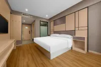 Four Seasons Arrangement Hotel (Qujing Garden Shop)