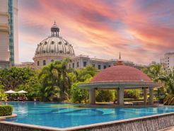 โรงแรมซานยา เปาหง