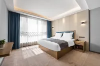 Hanzhong Longcheng Hotel (High-speed Railway Station Central Plaza)