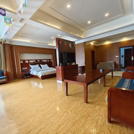 Maqu Lansang Hotel