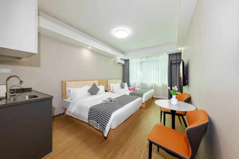 Jiangtai Hotel (Guangzhou Jiangtai Road Subway Station)