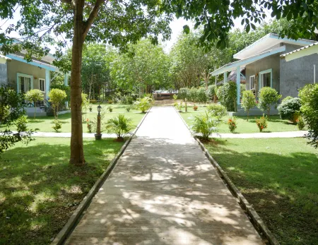 Enda Lanta Bungalows Отели рядом с достопримечательностью «Thung Yee Pheng Mangrove Forest»