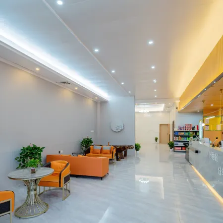 Huayi Series-Zhaoqing Guangning County Renmin Road Yueyun Bus Station Huayi Collection Hotel
