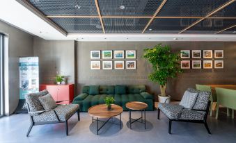 TRUE GO Courtyard-Style Hotel (Beijing Guomao Dawang Road Subway Station)