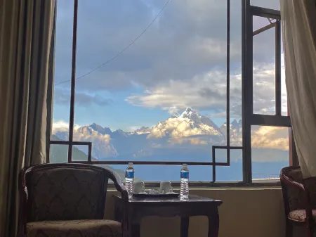 Deqin Feilai Temple Xueyu Shunyuan Hotel Отели рядом с достопримечательностью «Feilai Monastery»