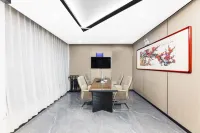 IU Hotel (Baodingxiong County) - Park Yeri