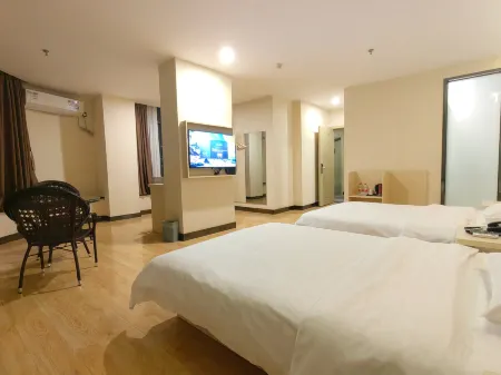 7 Days Premium Hotel (Fengshun Convention and Exhibition Center) Отели рядом с достопримечательностью «Yuyi Tangquan Shuishang Paradise»