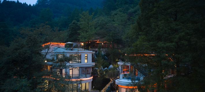 Jingshan Zhidu Forest Hot Spring B&B (Qingcheng Back Mountain Scenic Area Branch) Hotéis em Dujiangyan