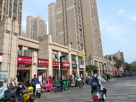 Qianxiang Shangmei Hotel(Zhengzhou Henan Technic University Metro Station) Отели рядом с достопримечательностью «Zhengzhou University of Light Industry (Shuiniuzhang)»