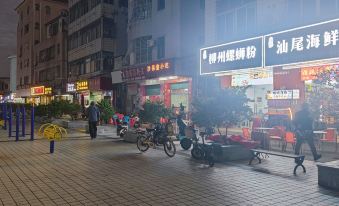 Ease Hotel (Shenzhen Pinghu Huanancheng, Dahuanggong Commercial Center)