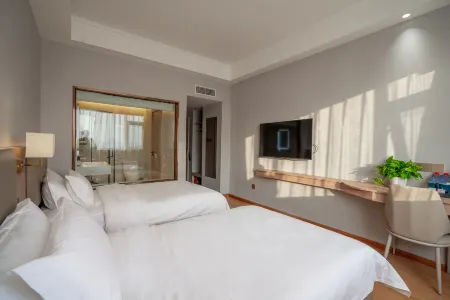 Yilong Haiya Hotel (Xu Changpang Donglai Times Square Caowei Ancient City Branch） Отели в г. Сюйчан