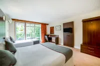 The Bridge House Hotel Hotels in Caterham Valley