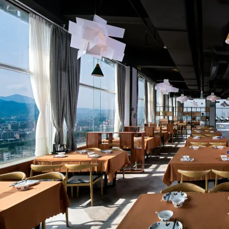 Vienna International Hotel (Yunfu City Center Yihua Plaza)