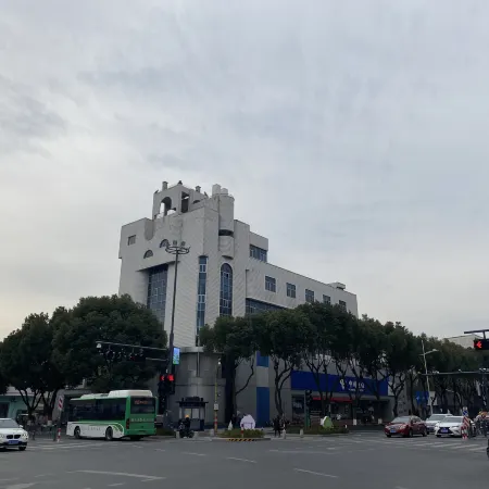 Xingji Scenic Homestay (Deqing West Station)