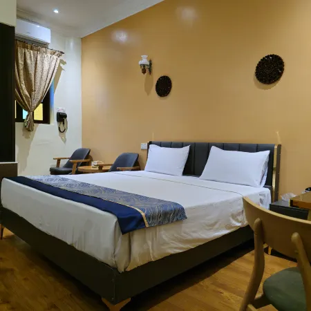 THE CENTURY HOTEL （George Town)