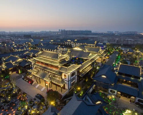 Shanghai Royal Garden Hotel (Shanghai International Resort) Hotels near Tangzhen Station