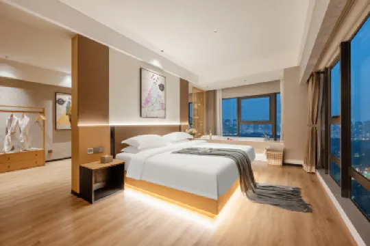 Elk Forest Hotel (National Expo Exhibition Central Park) Hotels near Green Terraces in Chongqing Central Park