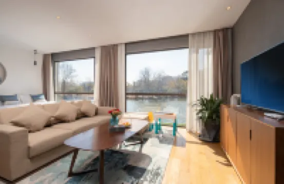 紹興鑑湖·黄龍璀麗リゾートホテル 紹興柯岩風景区周辺のホテル