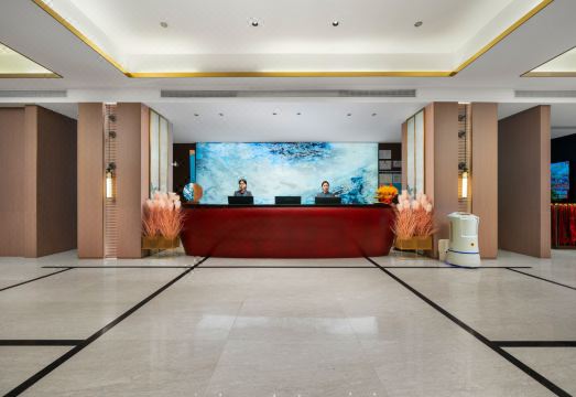 화이 진신 호텔 외관 및 로비