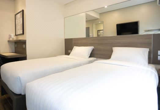 7. 레드 플래닛 마..