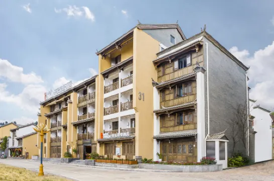 Fuxian Lake Grand View Resort (Guanglong small town)