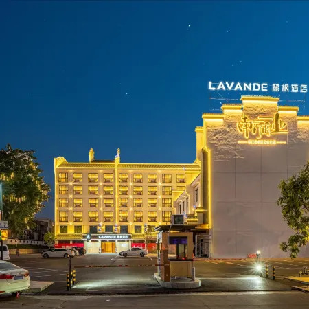 Lavande Hotel Doumen Center zhuhai City Отели рядом с достопримечательностью «Храм Цзиньтай»
