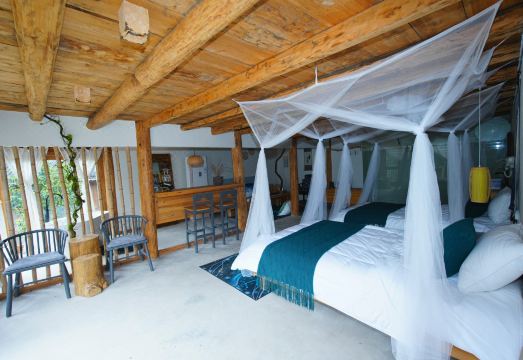 완칭쑤지 개울가 풍경