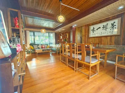 Meng Hai Yi Ke Shu Guesthouse Hotel in zona Mengzhe Bus Passenger Transport Station