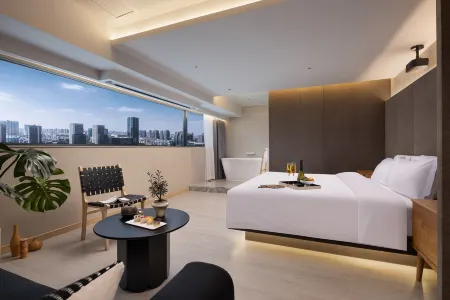 HUACHENG Huacheng · Wooden Lodge Scenic Terrace Coffee Hotel