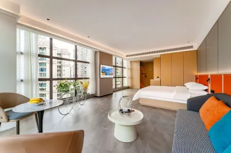 Yaxi Hotel(FenghuangLake Qingbajiang District) Отели рядом с достопримечательностью «Sichuan Construction Department Televison University Branch (Junior College)»