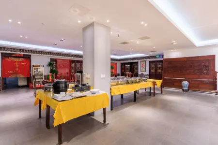 ELONG R.YUN (Beijing Capital Airport Branch) Отели рядом с достопримечательностью «Song Gallery»