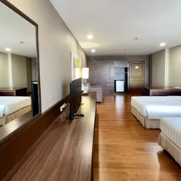 BU Place Hotel Отели рядом с достопримечательностью «Ратчада Сой 6»