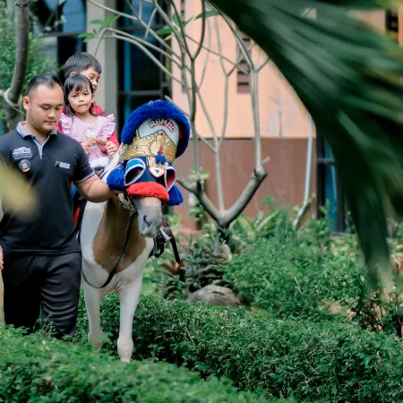 Sunlake Waterfront Resort & Convention Jakarta Отели рядом с достопримечательностью «Мал Арта Гадинг»